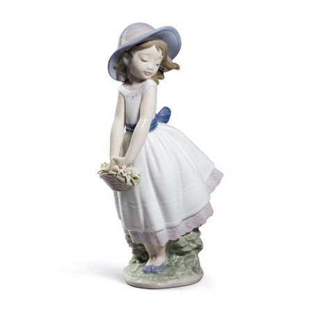 Pretty innocence Girl Figurine. Special Edition