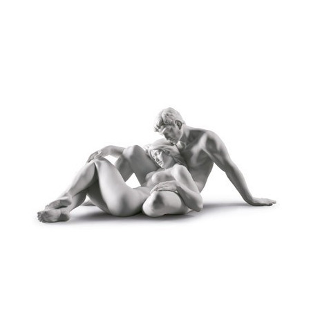 An everlasting moment Couple Sculpture