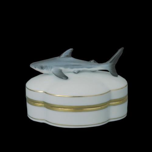 Декоративная коробочка с крышкой, ручка в виде акулы