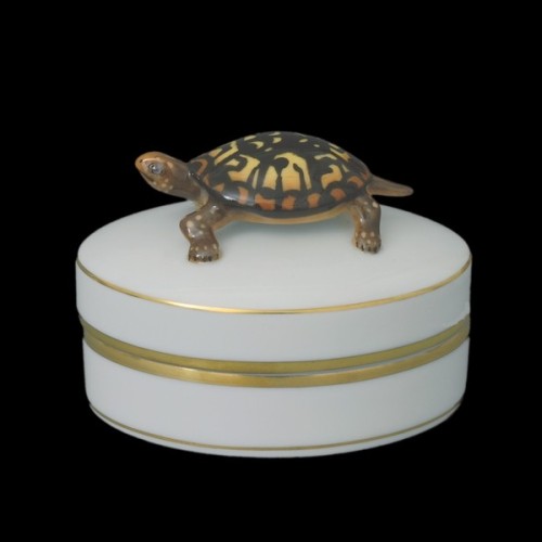Декоративная коробочка, ручка в виде черепахи