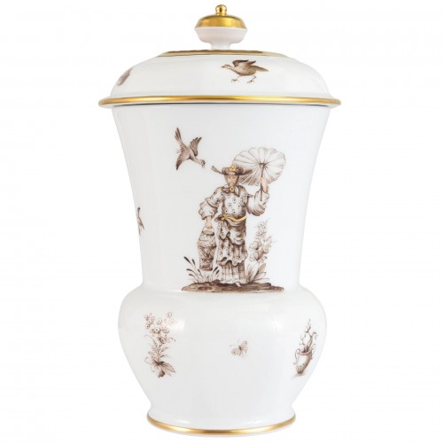 Ваза с крышкой с росписью в стиле шинуазри Хёрольда