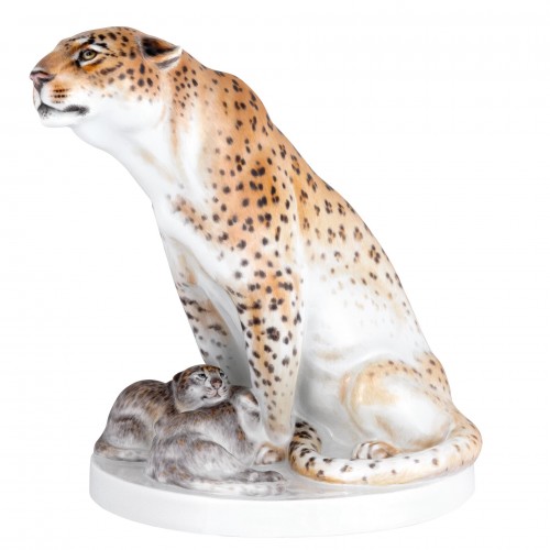 Леопард с детёнышами