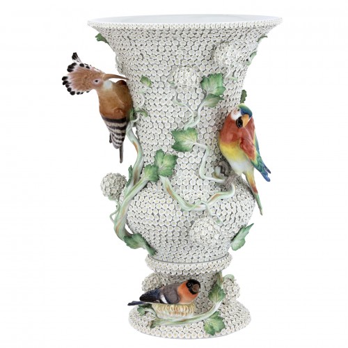 Snowball vase with birds