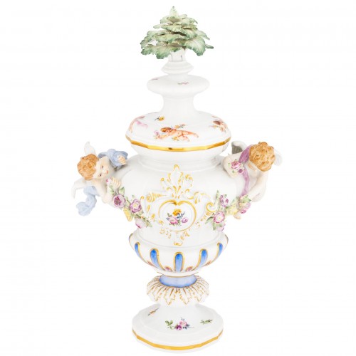 Ваза с херувимами