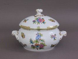 Soup tureen twisted knob