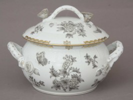 Souptureen Butterfly Knob