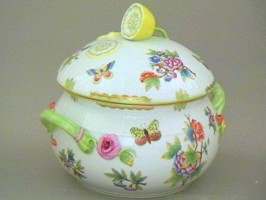 Soup tureen lemon knob