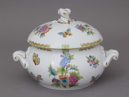 Soup tureen twisted knob