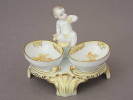 Twin salt cellar, putto knob