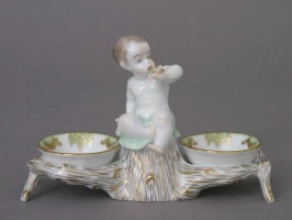 Twin salt cellar, putto knob