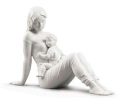 A mother's love Figurine. Matte White