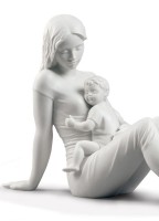 A mother's love Figurine. Matte White