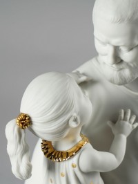 In Daddy's Arms Figurine. White & Gold