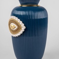 Lover's Eyes vase