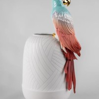 Macaw bird vase. Red