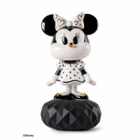 Minnie in black and white Sculpture