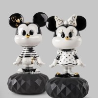 Minnie in black and white Sculpture