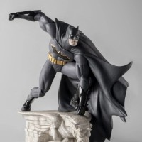 Скульптура Бэтмена.