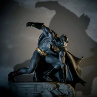 Скульптура Бэтмена.