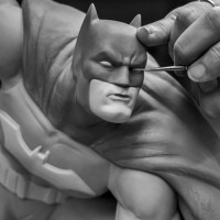 Скульптура Бэтмена.