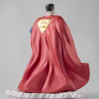 Скульптура Супермена