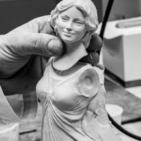 Танцующая на ветру скульптура