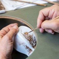 Доза с крышкой с росписью в стиле шинуазри Хёрольда