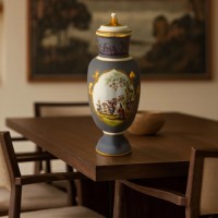 Ваза с крышкой, шинуазри в стиле Хёрольда