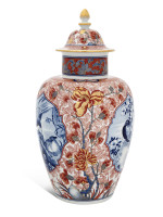 COVERED VASE WITH PHEASANTS