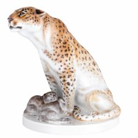 Леопард с детёнышами