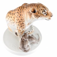 Леопард с детёнышами