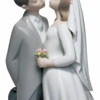 A Kiss to Remember Couple Figurine