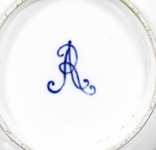 Рождение европейского твёрдого фарфора